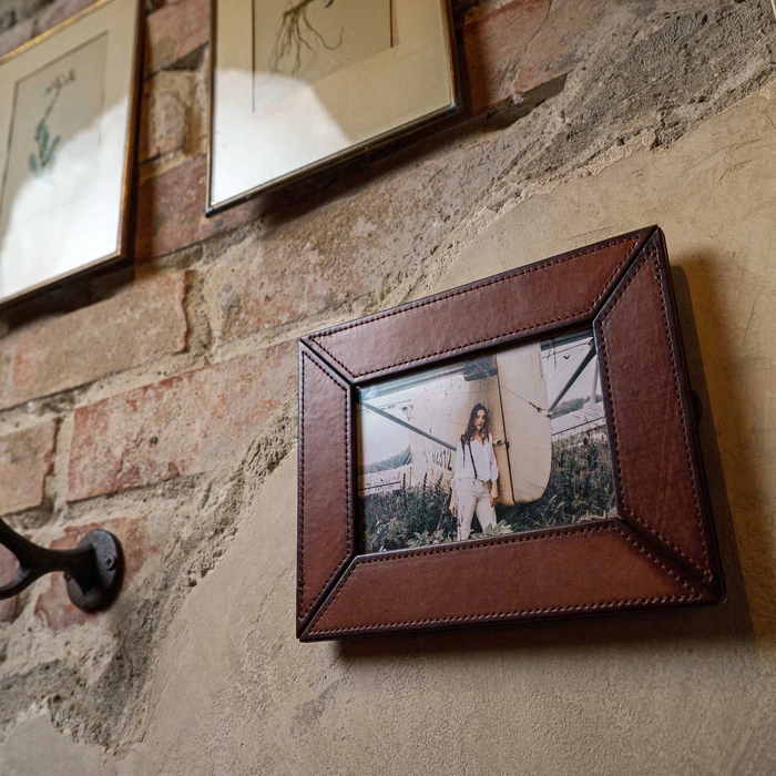 Genuine leather photo frame "Intelligent"