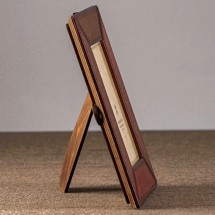 Genuine leather photo frame "Intelligent"