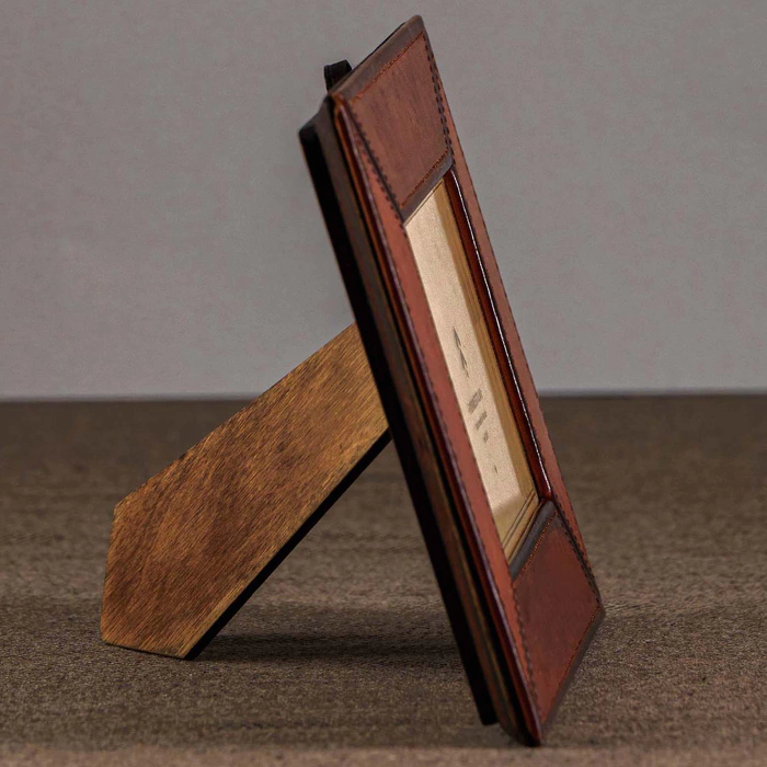 Genuine leather photo frame "Intelligent"
