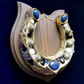 A horseshoe for happiness and abundance