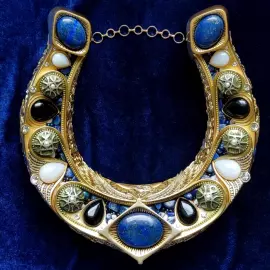 A horseshoe for happiness and abundance