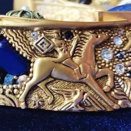 A horseshoe for happiness and abundance