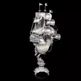 Эксклюзивный корабль из серебра "Легенда морей"