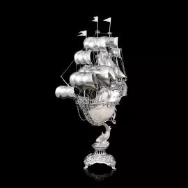 Эксклюзивный корабль из серебра "Легенда морей"