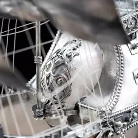 Эксклюзивный корабль из серебра "Легенда морей"