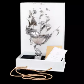 Эксклюзивный корабль из серебра "Легенда морей"