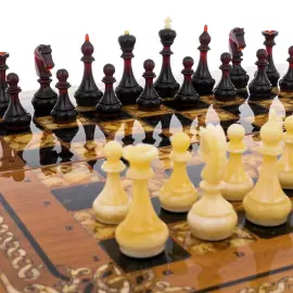 Шахматы из ореха и янтаря "Арабески-Тина"