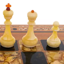 Шахматы из ореха и янтаря "Арабески-Тина"