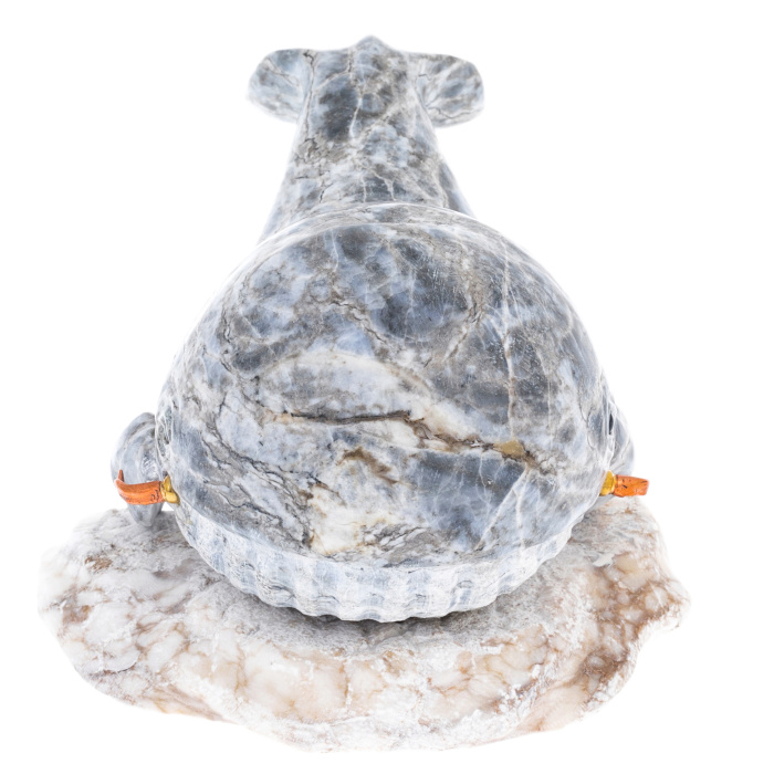 Скульптура из ангидрита "Кит"