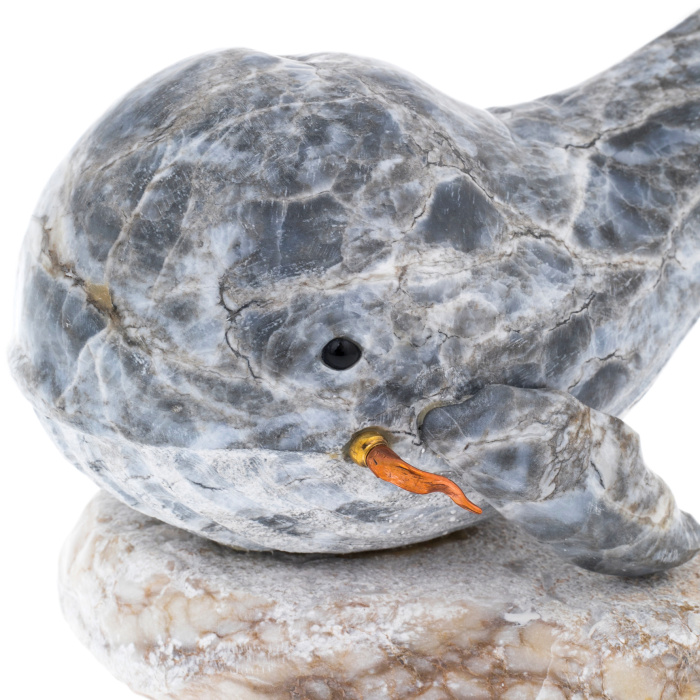 Скульптура из ангидрита "Кит"