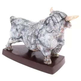 Скульптура из ангидрита "Бык"