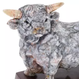 Скульптура из ангидрита "Бык"