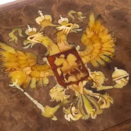 Шкатулка из ореха и янтаря "Россия"