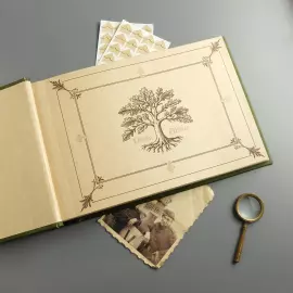 Фотоальбом из натуральной кожи "Дуб, растущий сквозь время" цвет зеленый