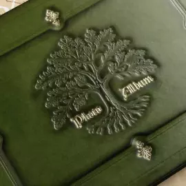 Фотоальбом из натуральной кожи "Дуб, растущий сквозь время" цвет зеленый