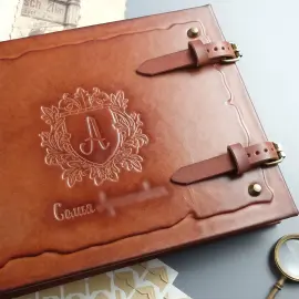 Фотоальбом из натуральной кожи "Семейный" с гербом