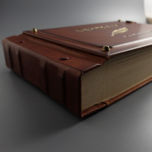 Гостевая книга из натуральной кожи "Корпоративная" с персональным тиснением