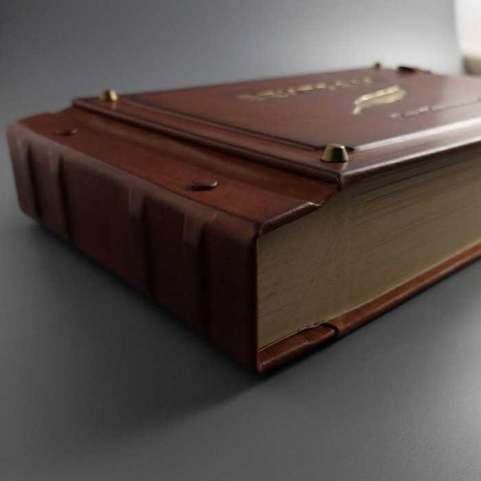 Гостевая книга из натуральной кожи "Корпоративная" с персональным тиснением