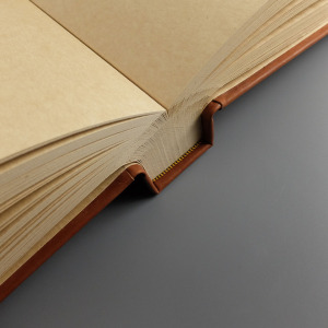 Гостевая книга из натуральной кожи "Корпоративная" с персональным тиснением
