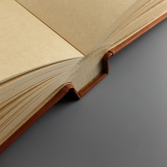 Гостевая книга из натуральной кожи "Корпоративная" с персональным тиснением