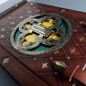 Гостевая книга из натуральной кожи "Корпоративная" с витражом
