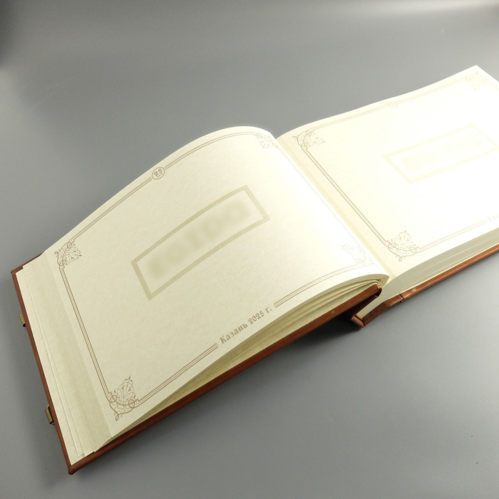 Гостевая книга из натуральной кожи "Корпоративная" с витражом