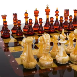 Шахматы из янтаря и мореного дуба "Россия"