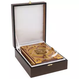 The Bible is a voluminous "Savior" with enamel, Chrysostom