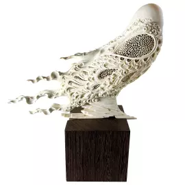 Высокохудожественная скульптура из бивня мамонта "Белый кречет"