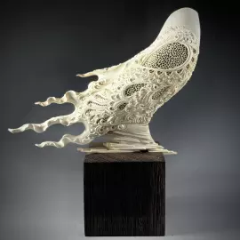 Высокохудожественная скульптура из бивня мамонта "Белый кречет"