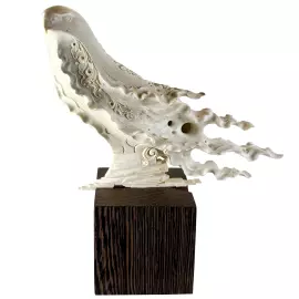 Высокохудожественная скульптура из бивня мамонта "Белый кречет"