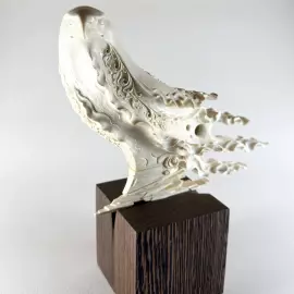 Высокохудожественная скульптура из бивня мамонта "Белый кречет"