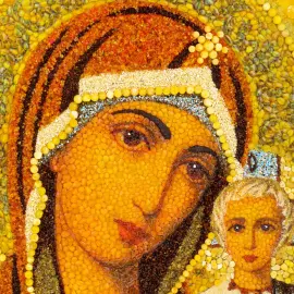 Икона из янтарной мозаики "Казанская Божией Матери"