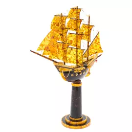 Корабль из янтаря "Фрегат"
