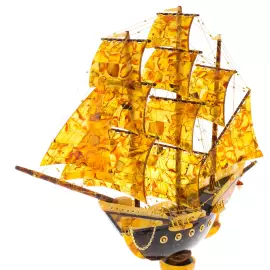 Корабль из янтаря "Фрегат"