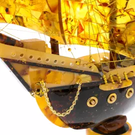 Корабль из янтаря "Фрегат"