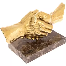 Скульптура из полистоуна и мрамора "Сотрудничество" (Commitment) с позолотой