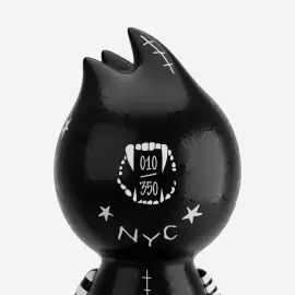 Коллекционная фигура "TUD x Harif Guzman" L