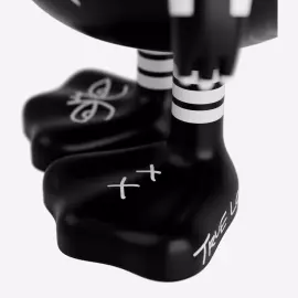 Коллекционная фигура "TUD x Harif Guzman" L