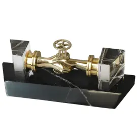 Корпоративный сувенир "Рукопожатие. Нефть"