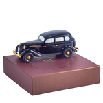 The figure of a retro replica of the GAZ M-1 porcelain car is blue