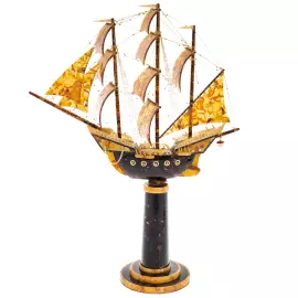 Корабль из янтаря "Фрегат"