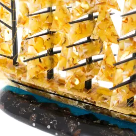 Корабль из янтаря "Барк"