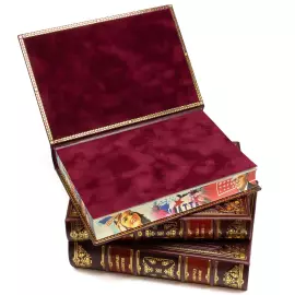 Книги в кожаном переплете "Сталин. Рузвельт. Черчиль" в 3-х томах, в футляре