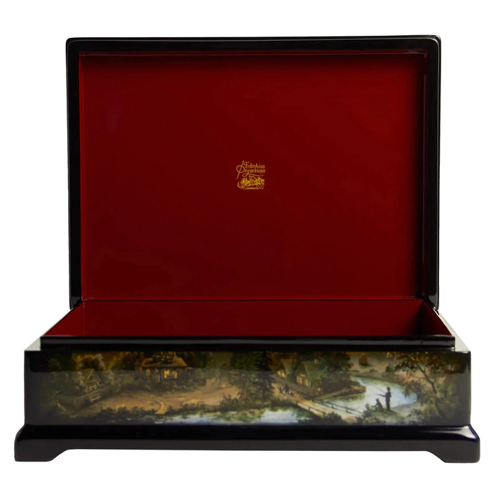 The casket "At night" by Kuznetsov, Fedoskino