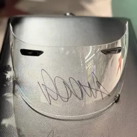 Визор с автографом гонщика Валентино Росси