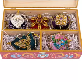 Set of 5 Christmas Tree toys in a red gift box