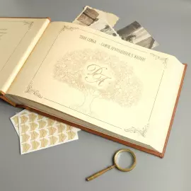 Фотоальбом из натуральной кожи "Семейный" с монограммой