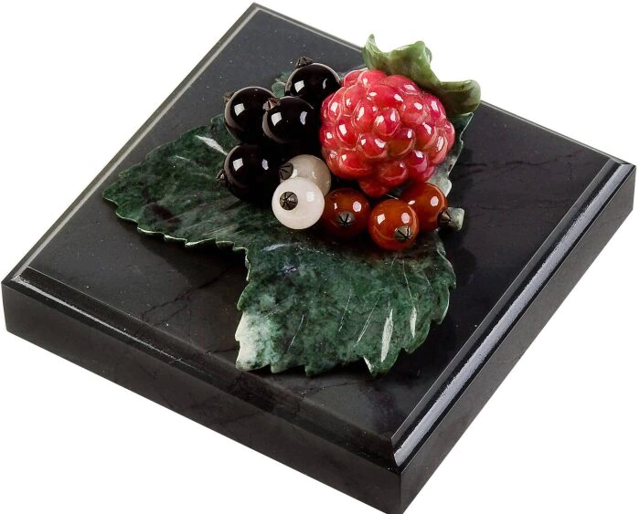 Paperweight "Berries"