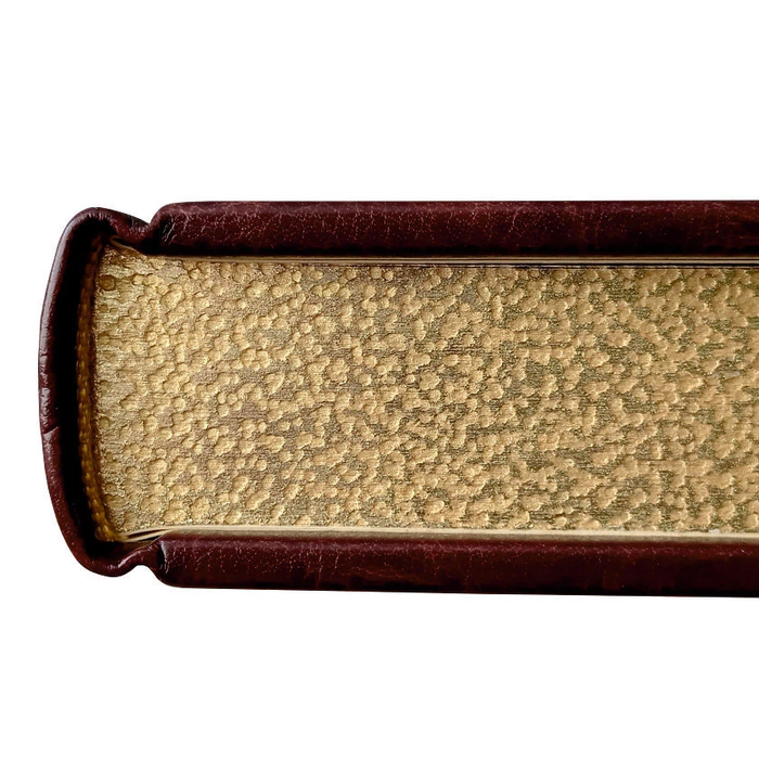 The leather-bound book "Confucius. Aphorisms of wisdom. Lun Yu"